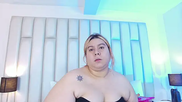 aandreaperez online show from March 13, 2026, 11:37 am