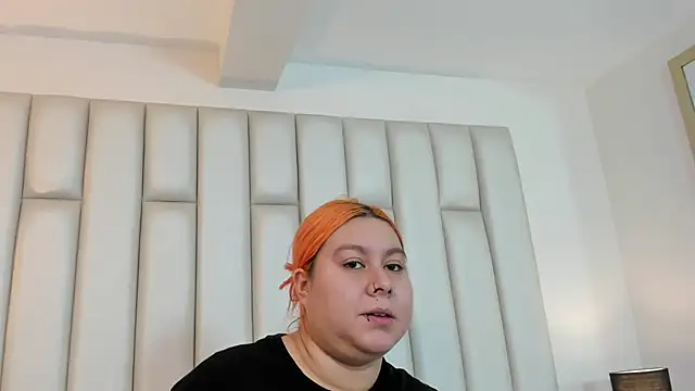 aandreaperez online show from September 20, 2025, 12:21 pm