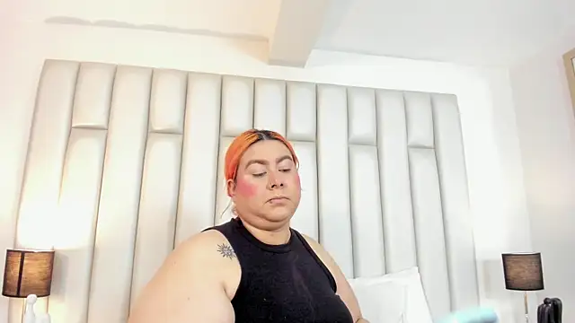 aandreaperez online show from October 9, 2025, 11:44 am