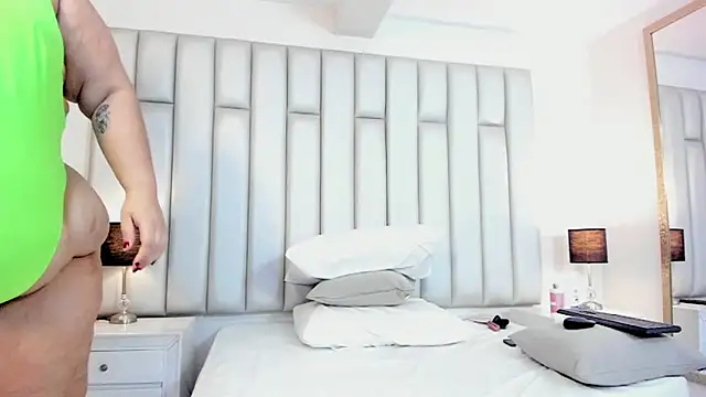 aandreaperez online show from March 21, 2025, 9:12 pm