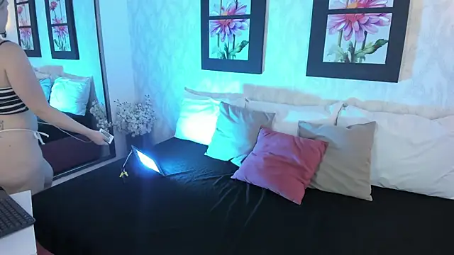 EmilySumer online show from November 30, 2025, 1:39 am