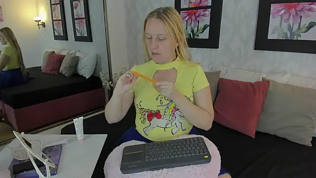 EmilySumer online show from October 16, 2025, 4:32 am