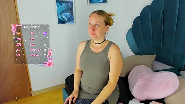 EmilySumer online show from July 3, 2026, 9:21 pm