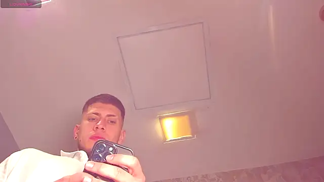 Snapshot of SebastianMaximoff chatting on November 6, 2025, 7:18 pm SebastianMaximoff online show from November 6, 2025, 7:18 pm