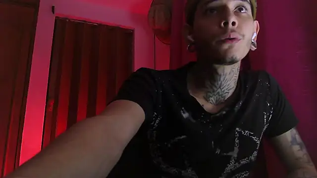 Snapshot of Allan_Keller chatting on November 8, 2025, 5:22 am Allan Keller online show from November 8, 2025, 5:22 am