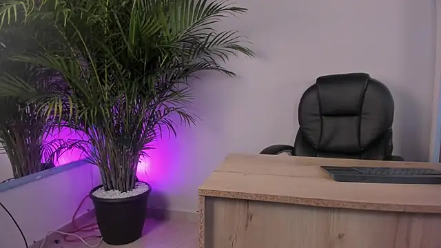 Snapshot of ale_cam chatting on February 16, 2026, 1:21 pm ale cam online show from February 16, 2026, 1:21 pm