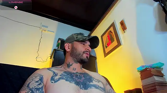Snapshot of CamiloGray_ chatting on February 16, 2025, 2:00 pm CamiloGray online show from February 16, 2025, 2:00 pm