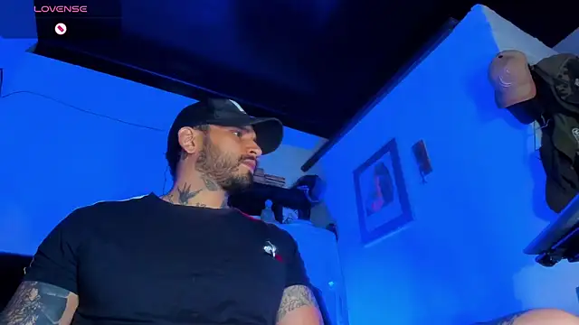 Snapshot of CamiloGray_ chatting on March 3, 2025, 1:34 pm CamiloGray online show from March 3, 2025, 1:34 pm