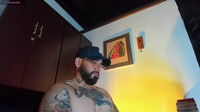 Snapshot of CamiloGray_ chatting on May 9, 2026, 1:36 pm CamiloGray online show from May 9, 2026, 1:36 pm