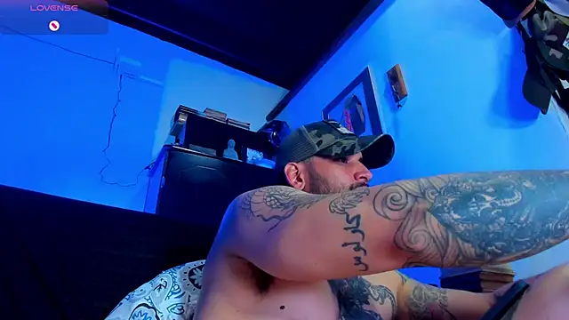 Snapshot of CamiloGray_ chatting on February 14, 2025, 12:47 pm CamiloGray online show from February 14, 2025, 12:47 pm