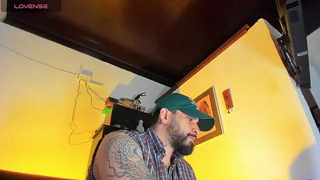 Snapshot of CamiloGray_ chatting on September 10, 2025, 1:21 pm CamiloGray online show from September 10, 2025, 1:21 pm