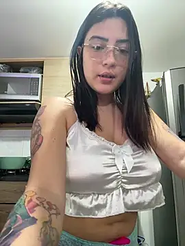 cutesarah  online show from October 16, 2025, 9:56 pm