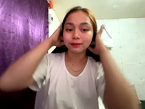 Snapshot of SweetieAngelx chatting on September 10, 2025, 8:30 pm SweetieAngelx online show from September 10, 2025, 8:30 pm