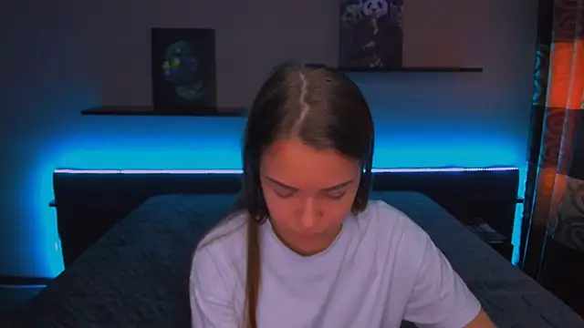 AlexaBarkley online show from February 19, 2025, 6:22 am