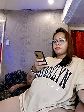 Snapshot of _MissKhimberlyXxx_ chatting on April 4, 2026, 12:01 pm MissKhimberlyXxx online show from April 4, 2026, 12:01 pm