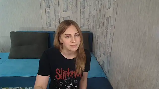 Pilly green  online show from May 11, 2026, 9:10 am