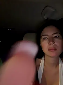 clairewntr online show from December 2, 2025, 8:32 pm