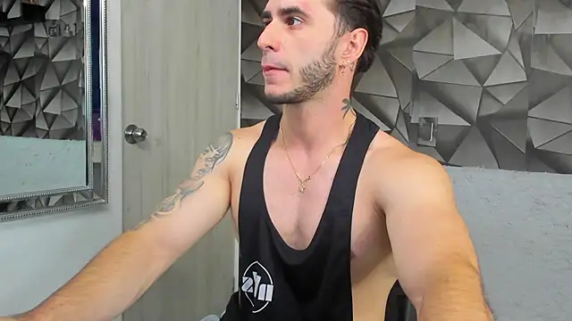 Latino stud4u online show from January 14, 2026, 1:31 am