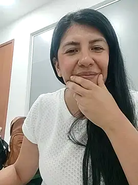 Snapshot of aisha_latina chatting on March 6, 2025, 2:29 pm aisha latina online show from March 6, 2025, 2:29 pm