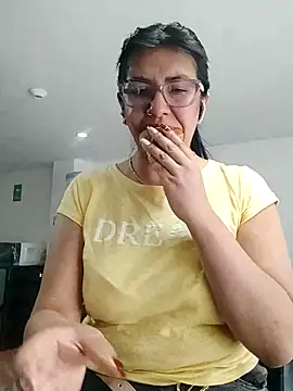 Snapshot of aisha_latina chatting on October 15, 2025, 5:21 pm aisha latina online show from October 15, 2025, 5:21 pm