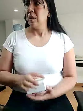 Snapshot of aisha_latina chatting on June 1, 2026, 2:06 pm aisha latina online show from June 1, 2026, 2:06 pm