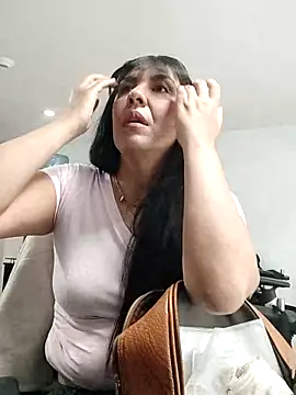 Snapshot of aisha_latina chatting on October 6, 2025, 2:40 pm aisha latina online show from October 6, 2025, 2:40 pm