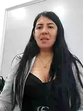 Snapshot of aisha_latina chatting on February 21, 2025, 4:37 pm aisha latina online show from February 21, 2025, 4:37 pm