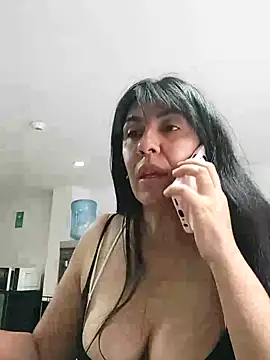 Snapshot of aisha_latina chatting on October 8, 2025, 7:25 pm aisha latina online show from October 8, 2025, 7:25 pm