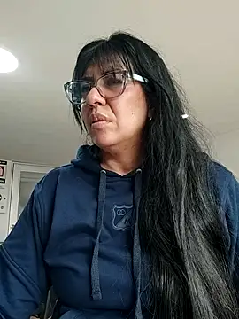 aisha latina online show from December 4, 2025, 2:27 pm