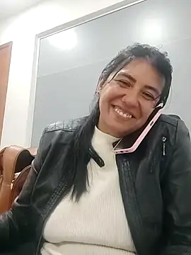 Snapshot of aisha_latina chatting on March 20, 2025, 9:35 pm aisha latina online show from March 20, 2025, 9:35 pm