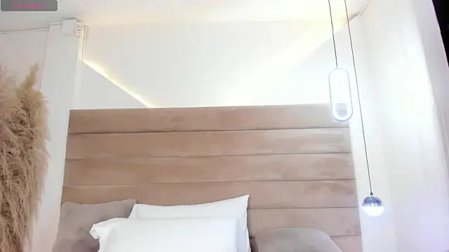 ValerieDiaz  online show from October 28, 2025, 12:26 pm