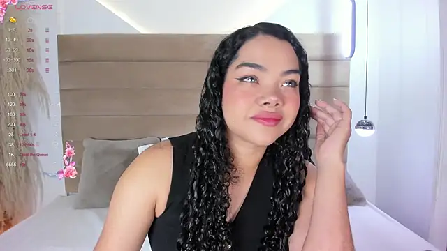Snapshot of ValerieDiaz_ chatting on February 4, 2025, 12:00 pm ValerieDiaz online show from February 4, 2025, 12:00 pm