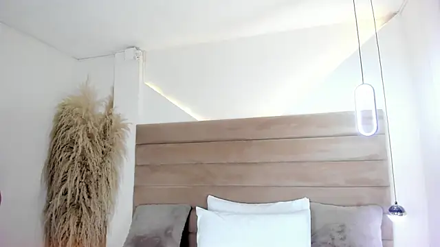 Snapshot of ValerieDiaz_ chatting on September 11, 2025, 12:16 pm ValerieDiaz online show from September 11, 2025, 12:16 pm