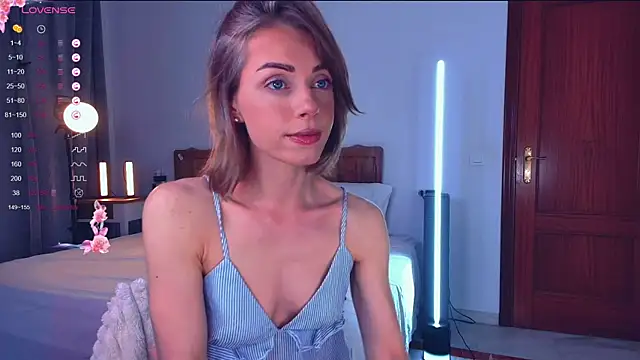 Snapshot of Arielle__03 chatting on September 24, 2025, 2:51 am Arielle 03 online show from September 24, 2025, 2:51 am