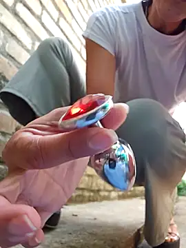 Yuky ta online show from October 1, 2025, 1:59 pm