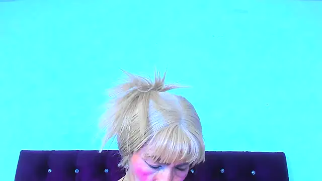 Snapshot of almabeckelt chatting on March 8, 2026, 2:04 am almabeckelt online show from March 8, 2026, 2:04 am