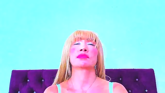 Snapshot of almabeckelt chatting on April 13, 2026, 8:35 pm almabeckelt online show from April 13, 2026, 8:35 pm