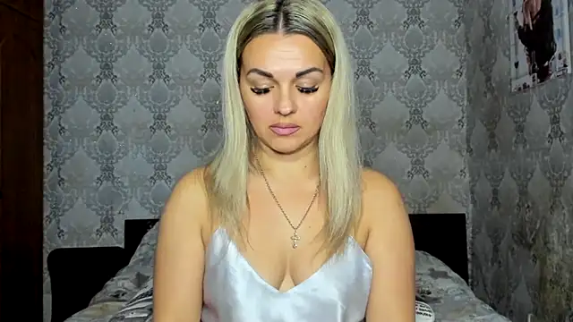 NicoletMoore online show from November 11, 2025, 6:58 pm