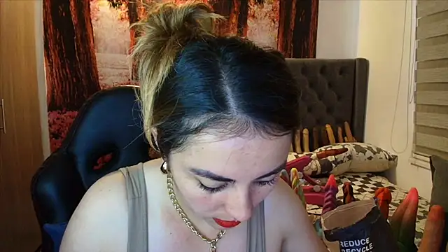 Snapshot of sofia23dirty chatting on February 6, 2026, 1:07 pm sofia23dirty online show from February 6, 2026, 1:07 pm