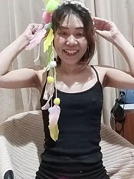 Snapshot of Little_suzy5 chatting on February 23, 2025, 8:11 pm Little suzy5 online show from February 23, 2025, 8:11 pm