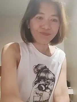 Snapshot of Little_suzy5 chatting on February 28, 2025, 2:53 pm Little suzy5 online show from February 28, 2025, 2:53 pm