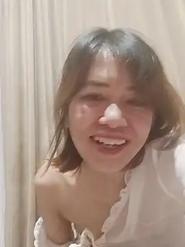 Snapshot of Little_suzy5 chatting on February 24, 2025, 7:19 pm Little suzy5 online show from February 24, 2025, 7:19 pm