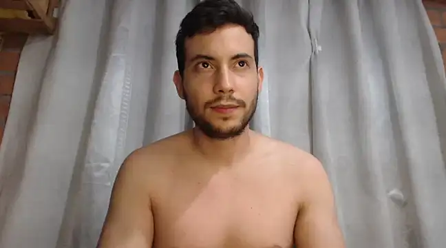 Snapshot of Armando_2002 chatting on January 29, 2025, 12:22 am Armando 2002 online show from January 29, 2025, 12:22 am