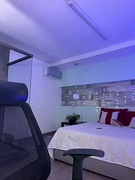 Snapshot of RouseColins chatting on March 8, 2025, 12:00 am RouseColins online show from March 8, 2025, 12:00 am