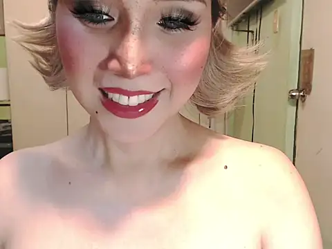 Snapshot of Ezradeliciosa chatting on June 1, 2026, 5:51 am Ezradeliciosa online show from June 1, 2026, 5:51 am