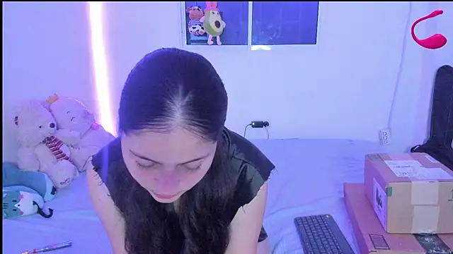 Snapshot of MollyG18 chatting on January 5, 2025, 1:45 am MollyG18 online show from January 5, 2025, 1:45 am