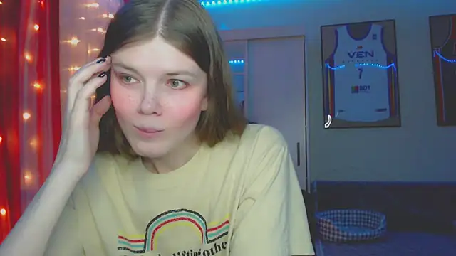 Snapshot of Klementa chatting on March 19, 2025, 6:23 pm Klementa online show from March 19, 2025, 6:23 pm