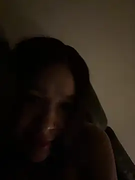 Snapshot of bella_parisi chatting on February 14, 2025, 9:45 am bella parisi online show from February 14, 2025, 9:45 am