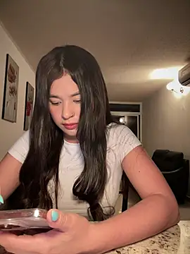 Snapshot of bella_parisi chatting on January 20, 2025, 4:54 am bella parisi online show from January 20, 2025, 4:54 am