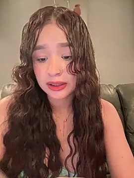 Snapshot of bella_parisi chatting on January 9, 2025, 8:03 am bella parisi online show from January 9, 2025, 8:03 am